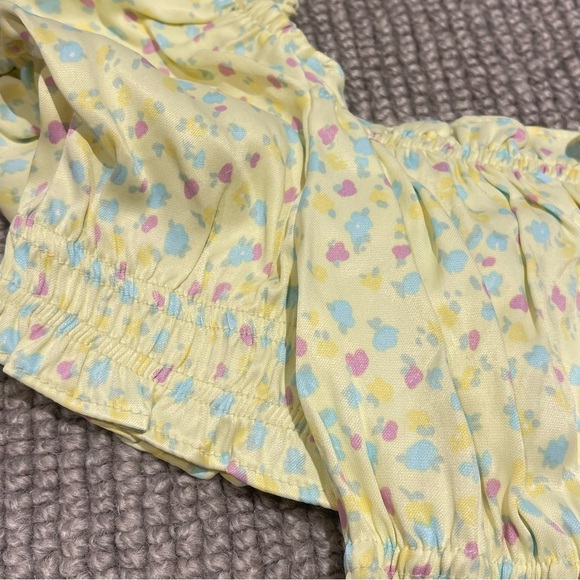 Zara Satin Effect Printed Top in Pastel Yellow (XS) - Picture 7 of 9